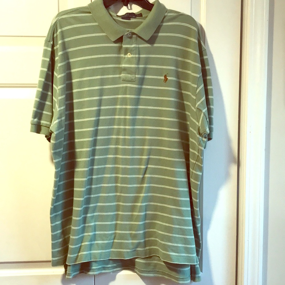 Polo short sleeve pull over with collar.